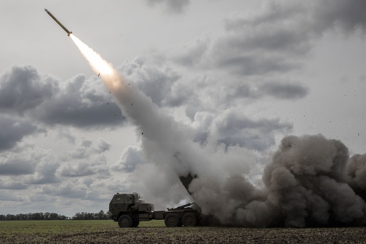 Nga tố Ukraine dùng HIMARS của Mỹ tấn công Lugansk, khiến 5 người chết - Ảnh 1.