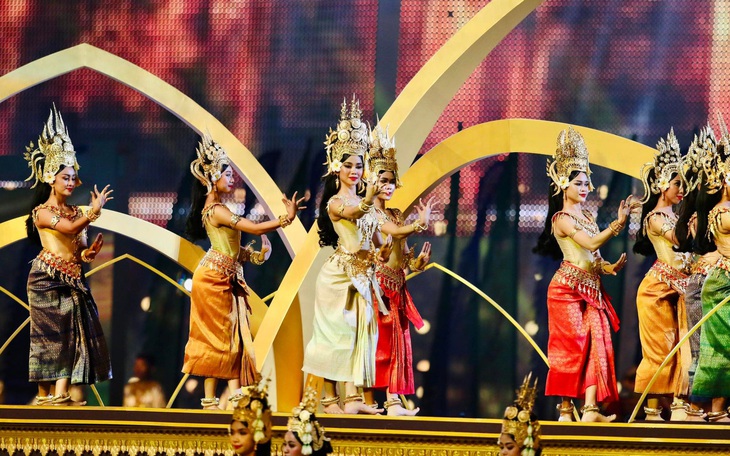 Lễ khai mạc SEA Games 32: Các đoàn thể thao diễu hành