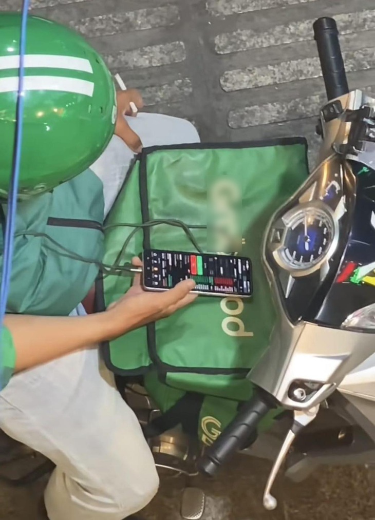 Ảnh vui 9-5: Chú chim cánh cụt đòi được ác - Ảnh 5. Ảnh vui 9-5: Chú chim cánh cụt đòi được ác - Ảnh 5.