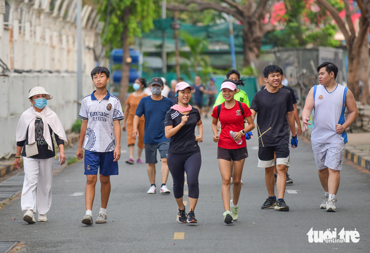 5 mẹo tập thể dục an toàn trong những ngày hè nắng nóng - Ảnh 1.