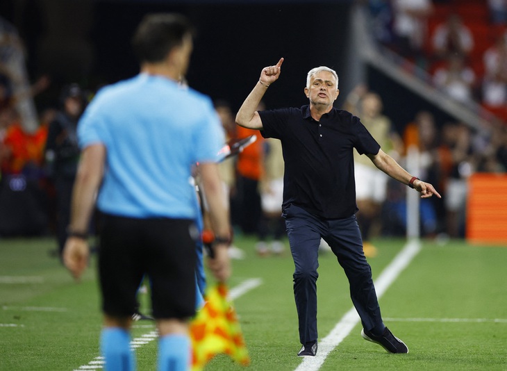 Mourinho ôm hận trước ông vua Europa League Sevilla - Ảnh 5.