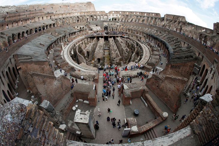 Toàn cảnh Đấu trường La Mã tại thủ đô Rome của Italia trong ngày 30-5-2023. Ý là một trong những nước thu hút du khách nhiều nhất tại EU. Quốc gia này dự kiến sẽ phục hồi hoàn toàn ngành du lịch trong mùa hè này về mức trước dịch COVID-19 - Ảnh: REUTERS