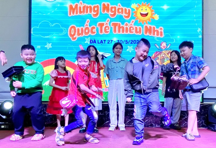 Các bạn nhỏ được Bệnh viện Chợ Rẫy thưởng chuyến du lịch Đà Lạt mừng Quốc tế thiếu nhi 1-6  - Ảnh: K.A.