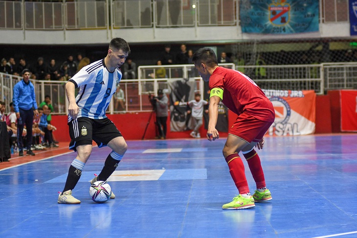 Đội tuyển futsal Việt Nam thua đương kim á quân thế giới - Ảnh 2.