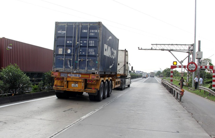 Đề xuất lắp trạm cân tự động trên đường cao tốc để phạt ‘nguội’ xe quá tải - Ảnh 1.