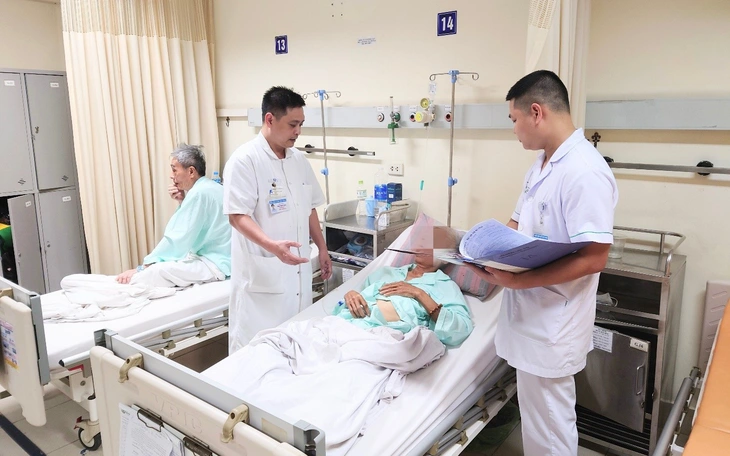 Bị heo nhà nuôi cắn, thiếu niên viêm xương đùi, không đi lại được - Ảnh 2.