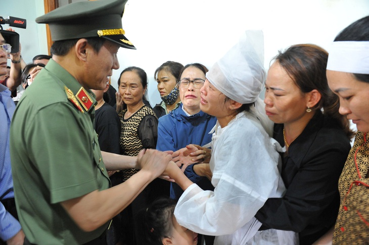 Vụ tấn công 2 trụ sở UBND xã ở Đắk Lắk: Thương các anh hy sinh, nặng nỗi đau người ở lại - Ảnh 4.