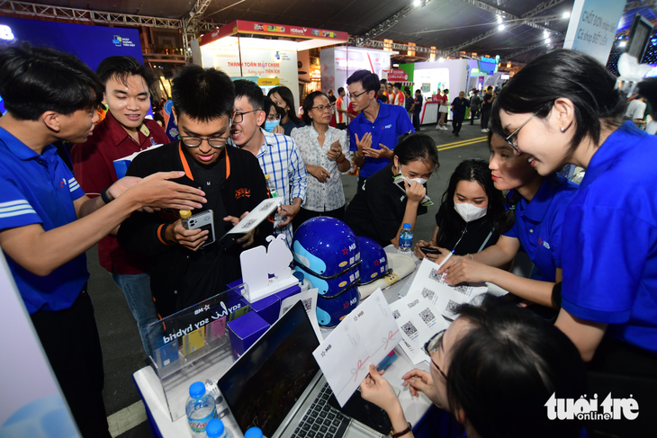 Khai hội Không tiền mặt, công bố chương trình Mùa mua sắm - Ảnh 14.