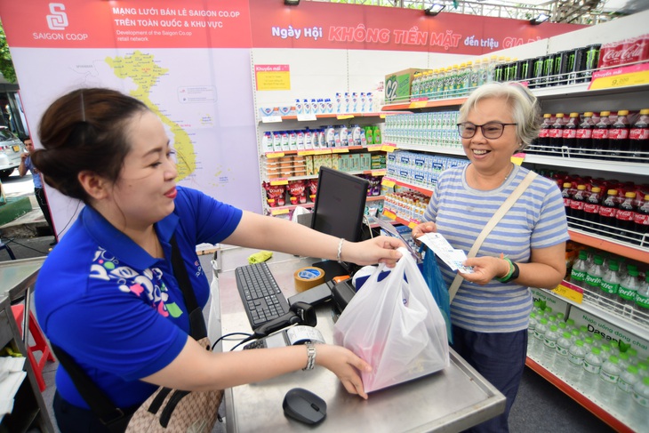 Vào siêu thị nơi cả người mua lẫn người bán đều không tiền mặt - Ảnh 5.