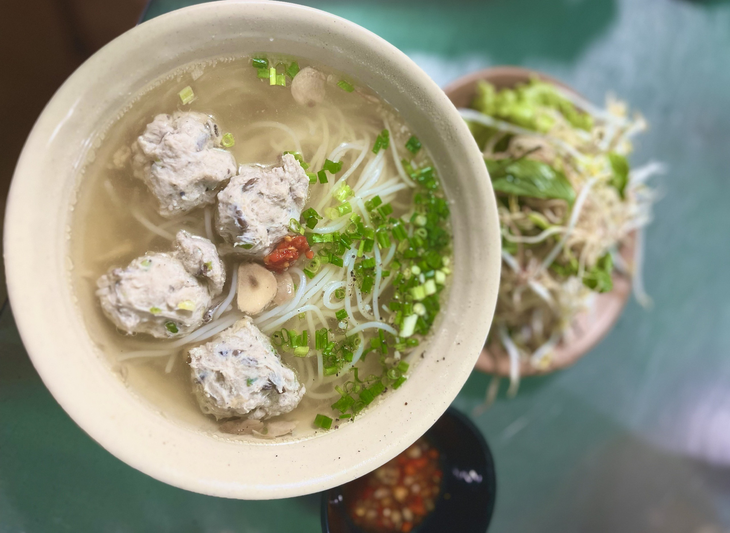 Tô bún mọc và nỗi nhớ quê xa của bà giò chả - Ảnh 3.