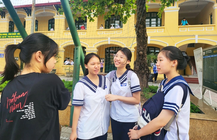 Bạn đọc: 'Không hiểu được điểm thi thấp, điểm chuẩn cao?'- Ảnh 1. đại học - Ảnh 1.