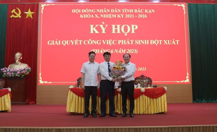 Thủ tướng phê chuẩn, miễn nhiệm phó chủ tịch UBND tỉnh Bắc Kạn - Ảnh 1. Thủ tướng phê chuẩn, miễn nhiệm phó chủ tịch UBND tỉnh Bắc Kạn - Ảnh 1.