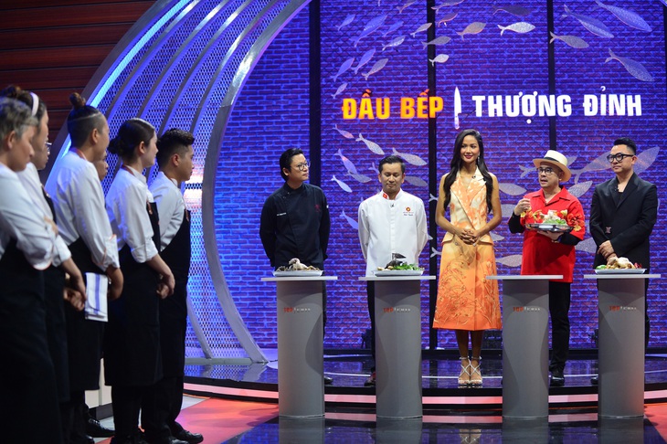 Top Chef Việt Nam tập 2: Thử thách sáng tạo món ăn từ 4 loại gà - Ảnh 1.