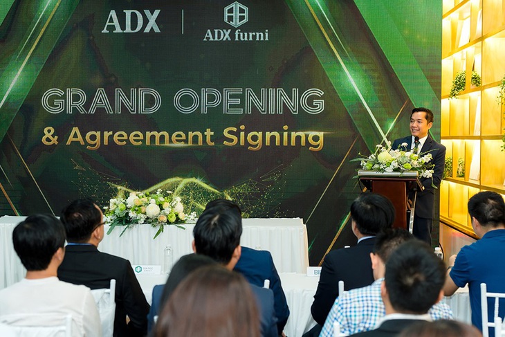 Ánh Dương Xanh Group hợp tác thúc đẩy sử dụng vật liệu xây dựng ‘xanh’ - Ảnh 1. Chủ tịch HĐQT ADX Group phát biểu tại buổi lễ khai trương và ký kết hợp tác chiến lược