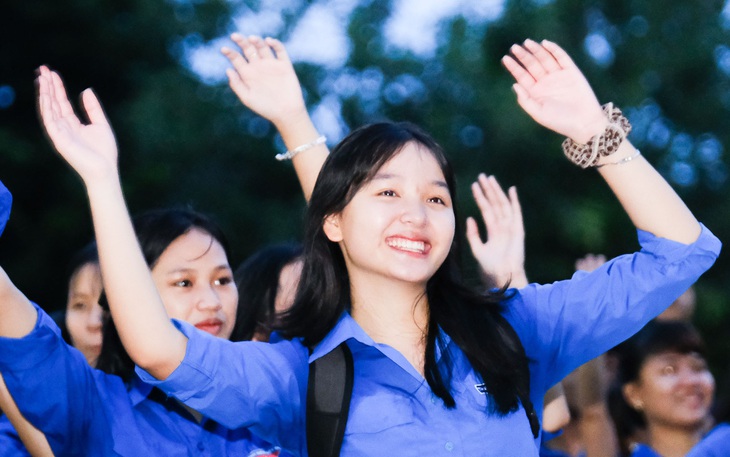 Thanh niên Đà Nẵng "cháy" hết mình với ban nhạc Hải quân Mỹ