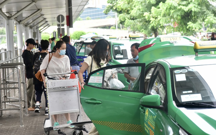 Xử lý dứt điểm taxi sân bay "chặt chém", đừng "bắt cóc bỏ dĩa"