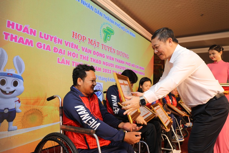 VĐV khuyết tật TP.HCM dự ASEAN Para Games 12 được thưởng hơn 11 tỉ đồng - Ảnh 2.