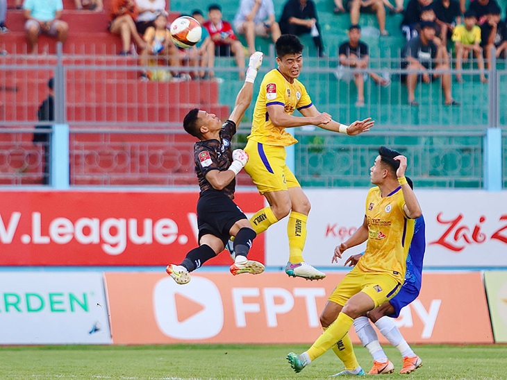 Bối rối khi 3 CLB chọn Hàng Đẫy làm sân nhà để đua vô địch V-League - Ảnh 2.