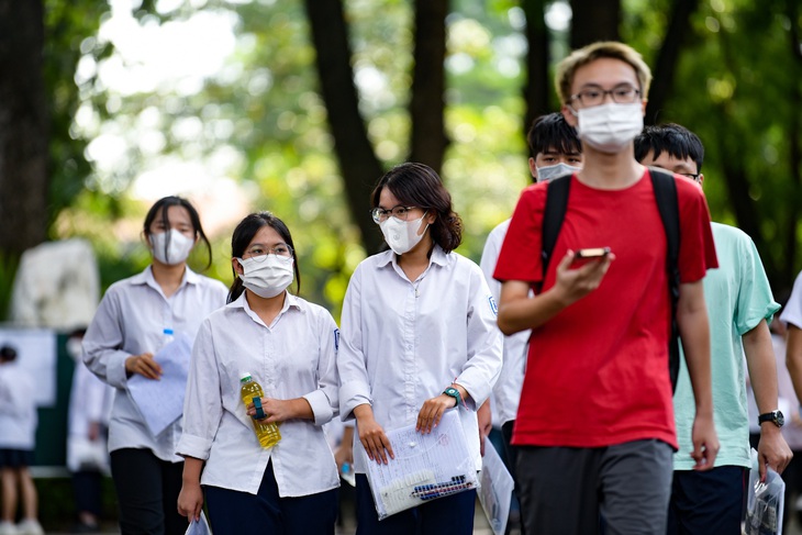 Nghi vấn lọt đề thi văn, toán: Công an đang xác minh, không ảnh hưởng thí sinh - Ảnh 1.