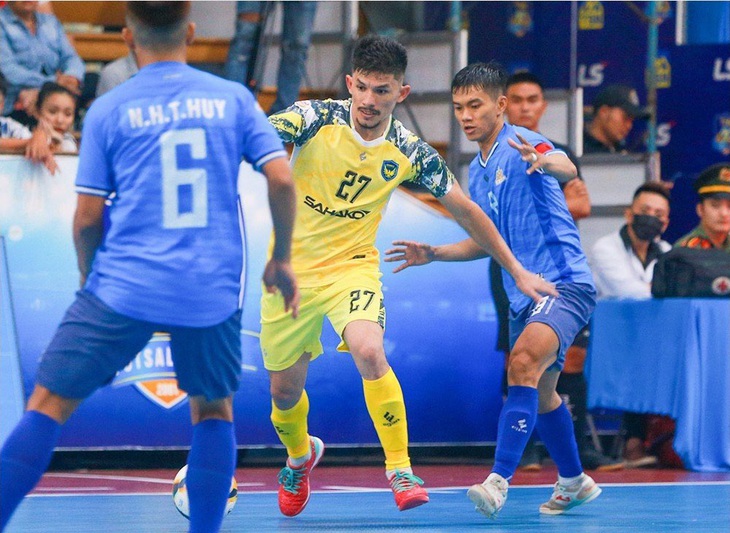 Ngoại binh thi đấu tưng bừng ở giải futsal Việt Nam - Ảnh 2.