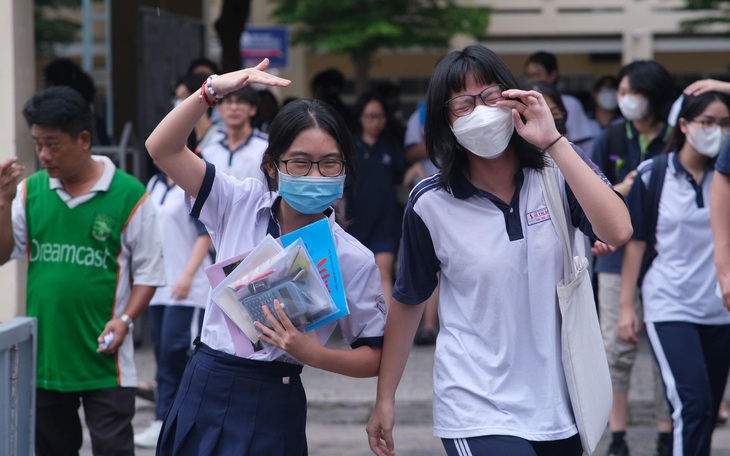 Có nơi hỏi 10 em thích học văn không, có 9 em trả lời "không thích"!