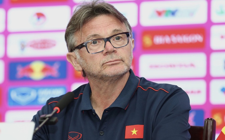 HLV Troussier: ‘Thời điểm này Quang Hải không xứng đáng lên tuyển, nhưng tôi vẫn muốn gặp cậu ấy