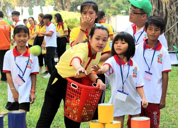 Tham gia hoạt động cộng đồng không chỉ để lấy điểm rèn luyện mà giúp sinh viên hoàn thiện quá trình đào tạo của mình  - Ảnh: Q.L.