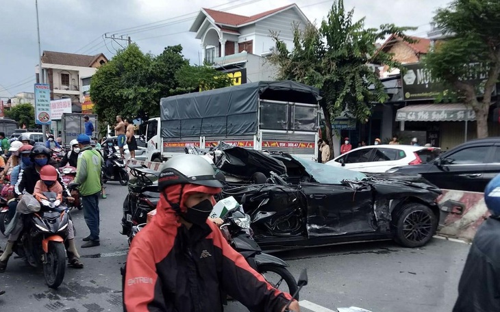 Làm rõ vụ tài xế lao vào người đi đường khi chạy trốn cảnh sát giao thông truy đuổi- Ảnh 3.