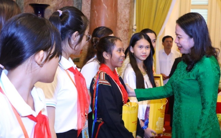 Mô hình 'Mẹ đỡ đầu' lan tỏa yêu thương cho trẻ mồ côi trên khắp mọi miền