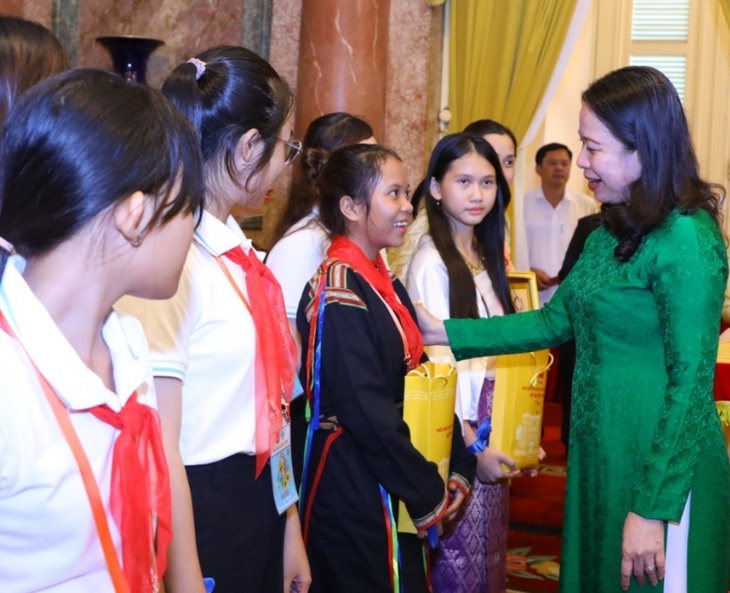 Mô hình Mẹ đỡ đầu lan tỏa yêu thương cho trẻ mồ côi trên khắp mọi miền - Ảnh 1.