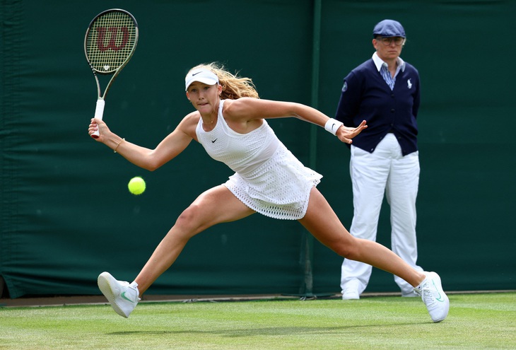 Mirra Andreeva đã dừng bước ở vòng 4 Wimbledon - Ảnh: REUTERS