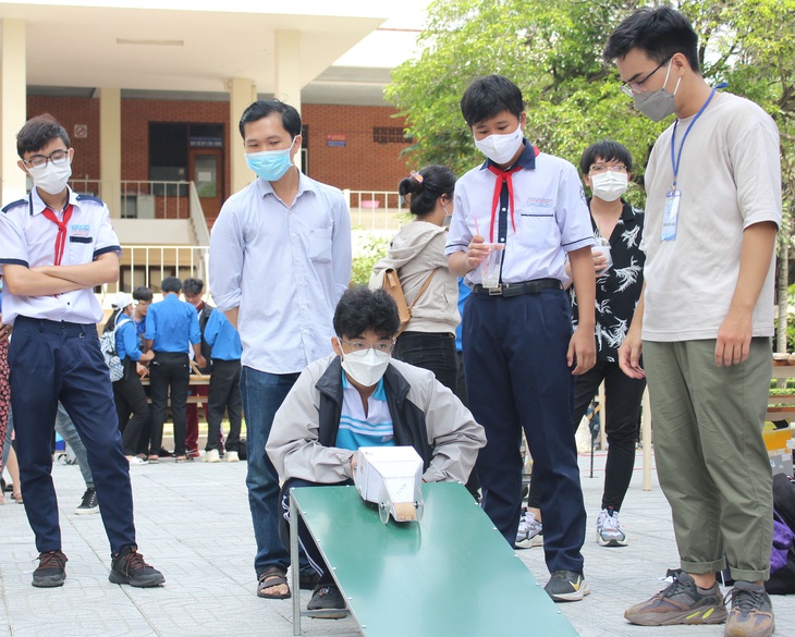 Học sinh TP.HCM thi tài sáng tạo tại Ngày hội STEM day - Ảnh: Q.L. 