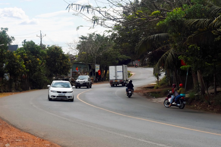 Đẩy nhanh giải ngân vốn đầu tư công dự án trọng điểm cao tốc Gia Nghĩa (Đắk Nông) - Chơn Thành (Bình Phước) sẽ góp phần thúc đẩy Bình Phước phát triển. Trong ảnh: quốc lộ 14 đoạn qua huyện Bù Đăng, tỉnh Bình Phước - Ảnh: A LỘC