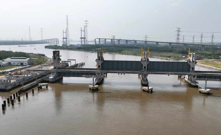 Bộ Tài chính có tờ trình về dự thảo nghị quyết tháo gỡ khó khăn dự án ngăn triều 10.000 tỉ - Ảnh 1.