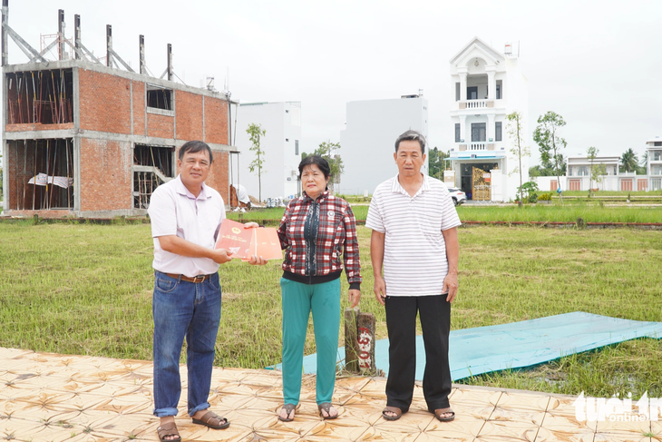 Khu đất của gia đình ông Cường bị &quot;tước&quot; quyền sử dụng và giao cho doanh nghiệp phân lô, bán nền - Ảnh: CHÍ HẠNH