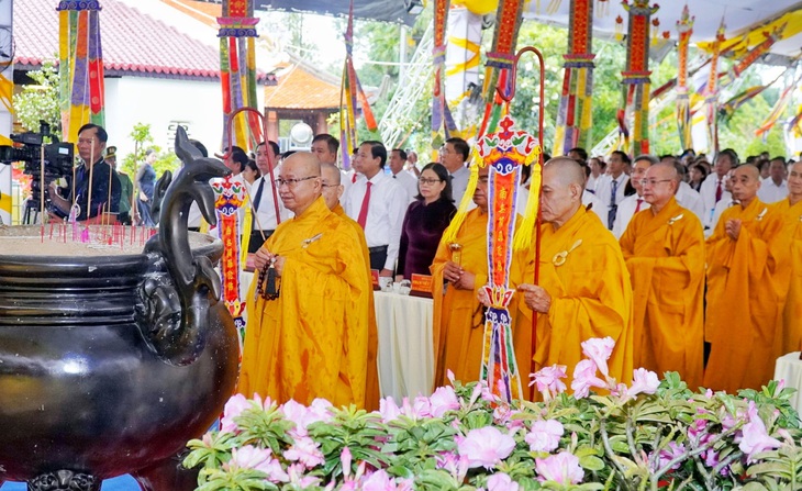 Lễ rước bài vị, vong linh các anh hùng liệt sĩ, chiến sĩ cách mạng hy sinh tại Côn Đảo - Ảnh: BTC