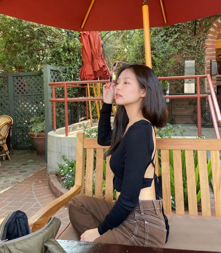 Phía sau khoảnh khắc 'Jennie (BlackPink) bị khỉ giật tóc' - Ảnh 3. Bức ảnh gốc từng được Jennie đăng tải lên mạng xã hội vào năm 2021.