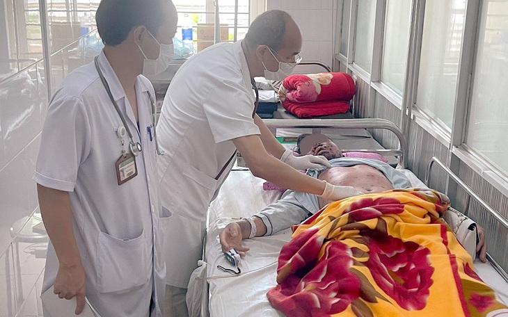 Thanh niên 30 tuổi nguy kịch vì thủy đậu - Ảnh 2.