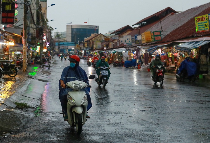 Hôm nay thời tiết cả nước có mưa vừa đến mưa to - Ảnh CHÂU TUẤN