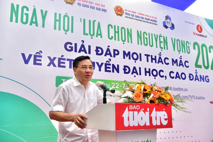 TS Phạm Như Nghệ - phó vụ trưởng Vụ Giáo dục Đại học (Bộ Giáo dục và Đào tạo) - phát biểu khai mạc ngày hội - Ảnh: T.T.D.