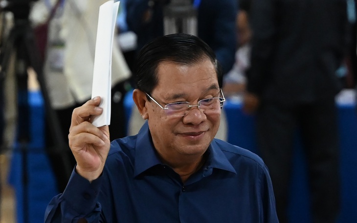 Gia đình Thủ tướng Hun Sen và người dân Campuchia đi bầu cử