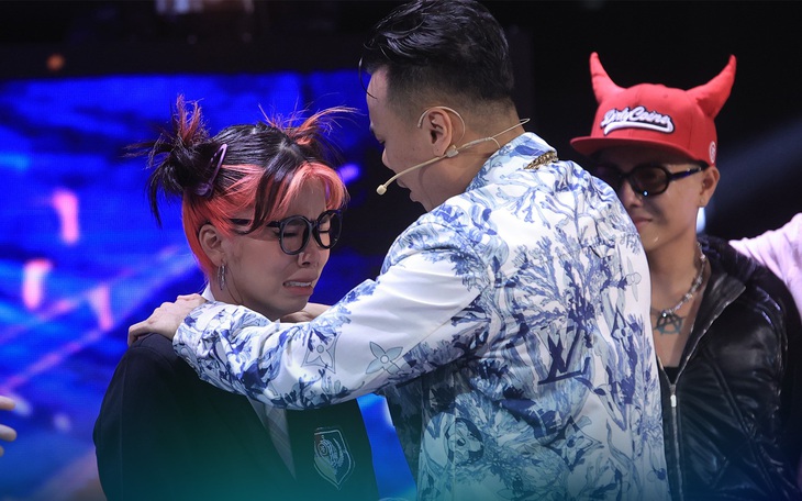 Rap Việt tập 9: Hai thí sinh bật khóc, Thái VG bảo 'đây chỉ là game show thôi'