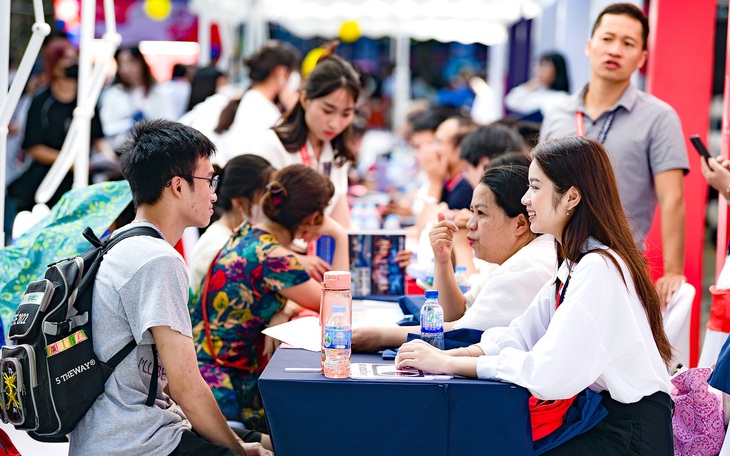 Ngày hội lựa chọn nguyện vọng xét tuyển đại học: Giải tỏa trăm mối băn khoăn