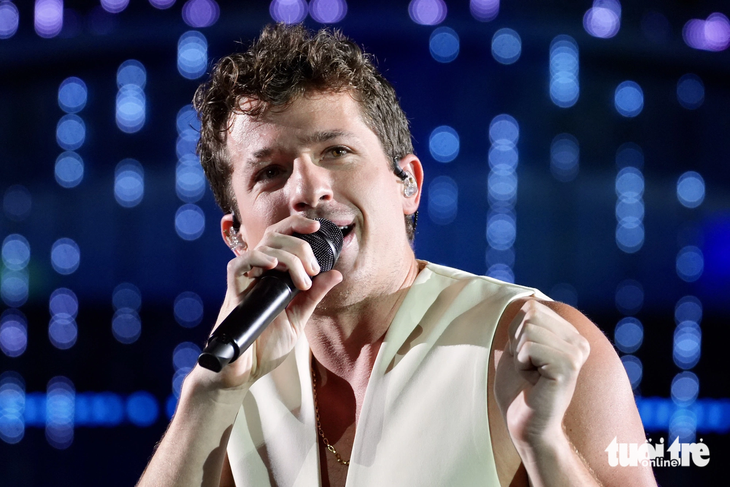 Charlie Puth mang đến đêm nhạc đẳng cấp cho khán giả Việt Nam - Ảnh: HỮU HẠNH