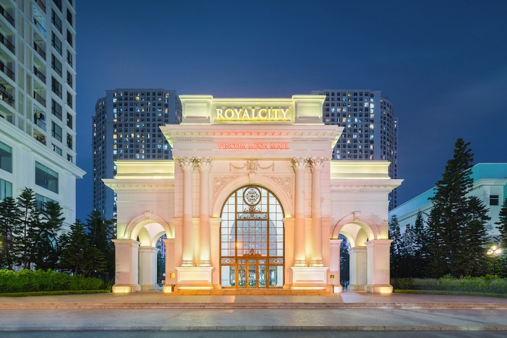 Vincom Royal City ra đời là dấu mốc cho làn sóng trung tâm thương mại thế hệ mới “tất cả trong một” những năm đầu thập kỉ trước. Ảnh: Đ.H