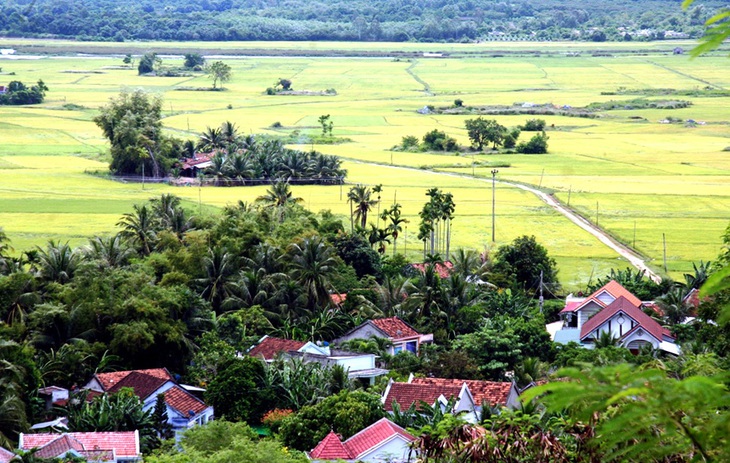 Một khu vực nông thôn thuộc thị xã Ninh Hòa (Khánh Hòa) hiện có nhiều hộ dân không được xác nhận gia hạn quyền sử dụng đất nông nghiệp - Ảnh: PHAN SÔNG NGÂN