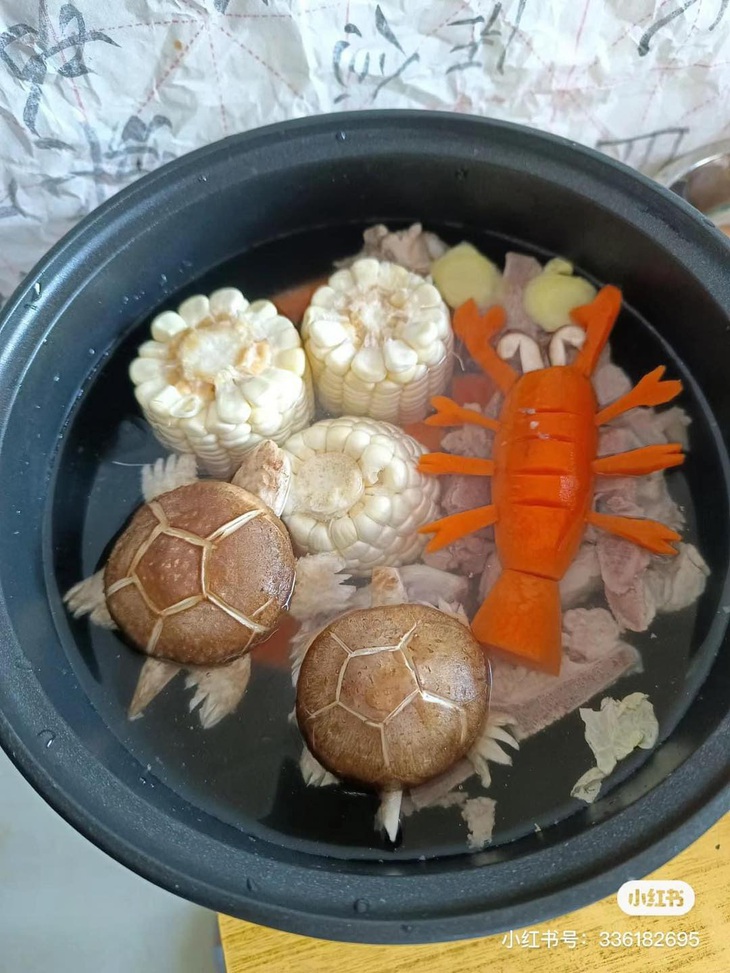 Ảnh vui 31-7: Đến cả thần tượng cũng bị muỗi chích như ai! - Ảnh 4. Cuối tháng mà đòi ăn hải sản?!