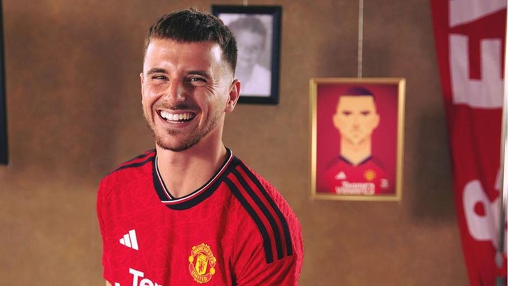 Với chiếc áo số 7, Mason Mount hy vọng sẽ được như Cristiano Ronaldo và David Beckham ở M.U - Ảnh: @manchesterunited