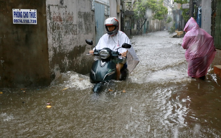 Cơ quan quản lý nói gì việc TP.HCM thường xuyên ngập sau mưa?