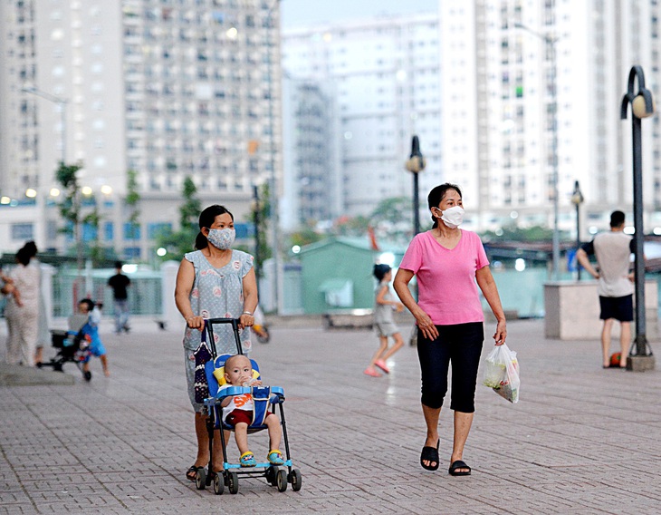 Người dân sinh hoạt cộng đồng tại khu nhà ở xã hội trên đường Chu Văn An, quận Bình Thạnh, TP.HCM - Ảnh: TỰ TRUNG